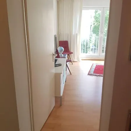 Stunning In Nearby Castle Apartment *