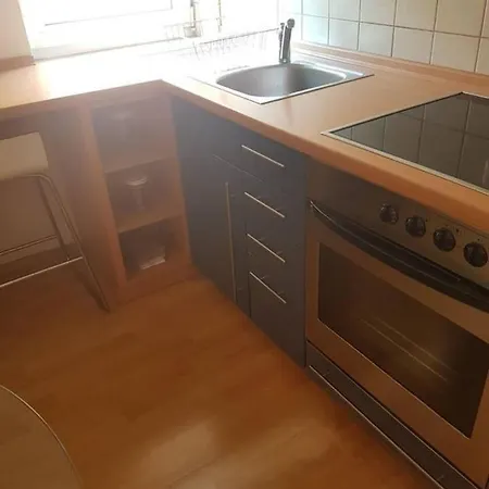 Stunning In Nearby Castle Apartment *
